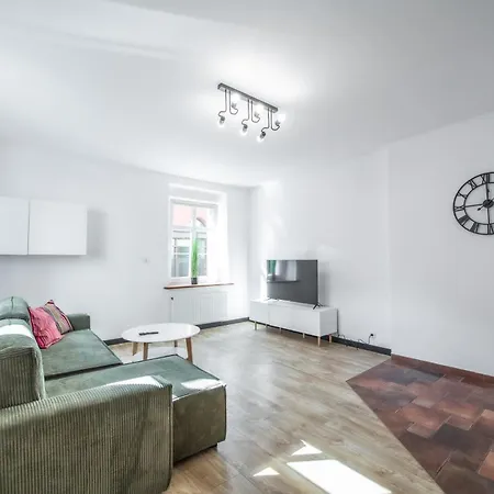 Srednia 16 Apartment *