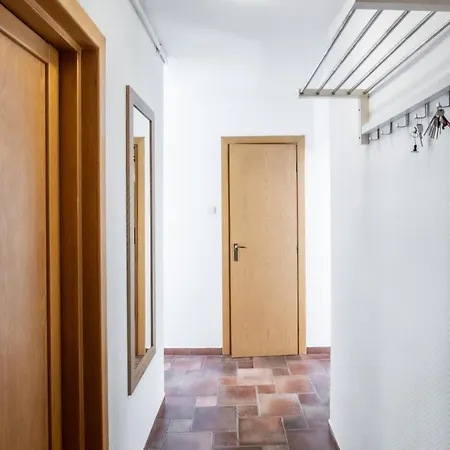 Srednia 16 Apartment *